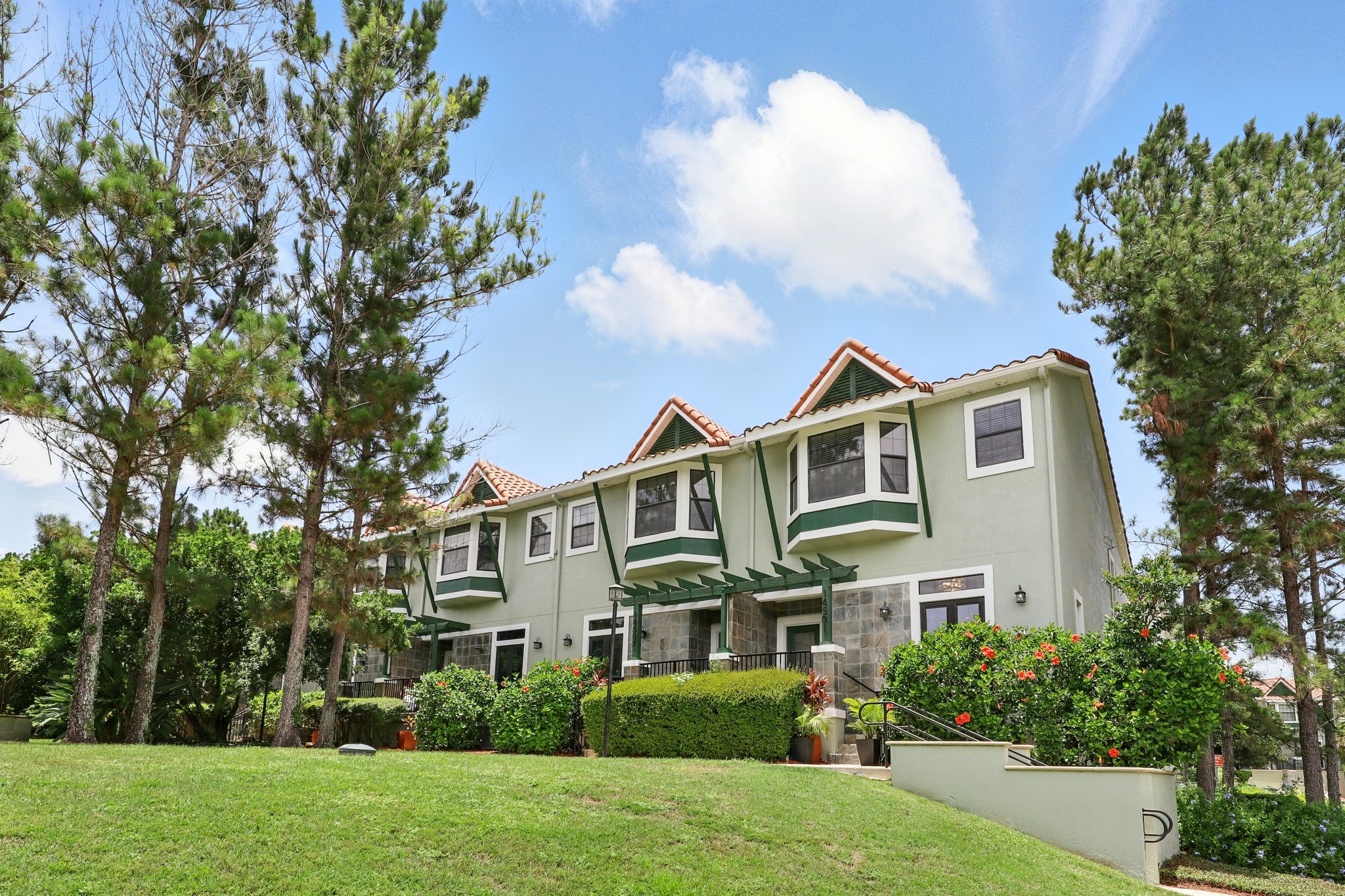 Landscaped approach to the residence